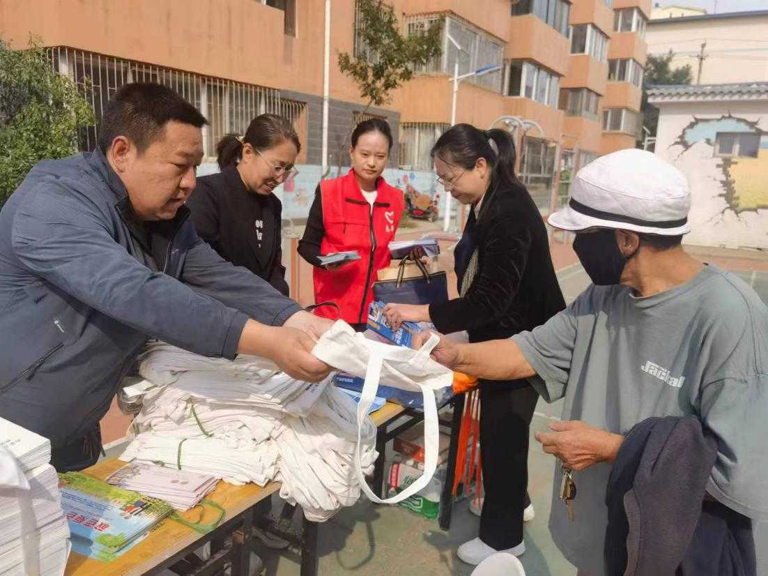 自治區醫保局開展“講好民族團結進步故事，構筑中華民族共有精神家園”民族團結進步活動月主題黨日活動